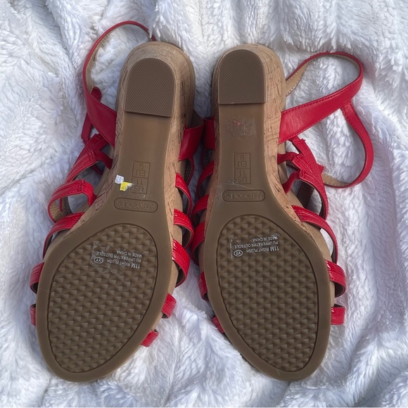 NWOT Red Aerosoles Sandals plush comfortable insoles; 4” wedge, never worn ❤️. - Picture 4 of 8